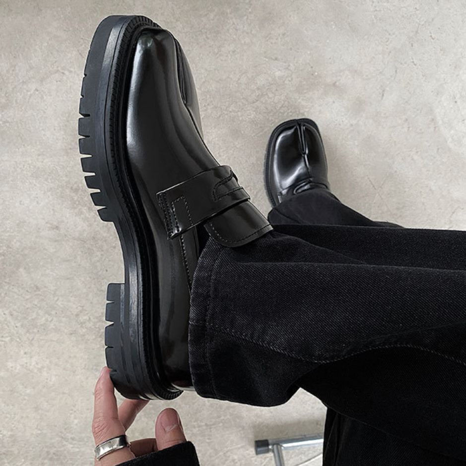 The Divide - Split-Toe Statement Loafers